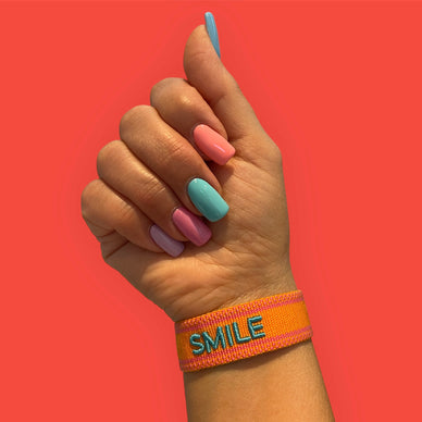 SMILE - Bestickte Armbänder