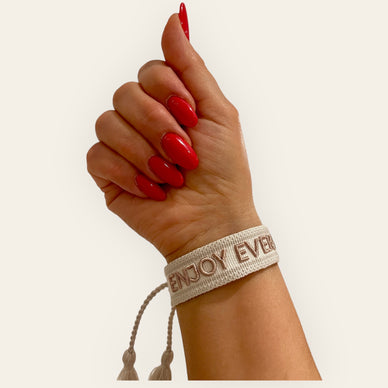 ENJOY EVERY MOMENT - Bestickte Armbänder