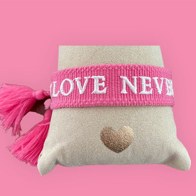 Love Never Fails - Bestickte Armbänder