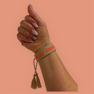 COLLECT MOMENTS NOT THINGS - Bestickte Armbänder