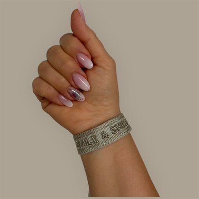 SMILE & SHINE - Bestickte Armbänder