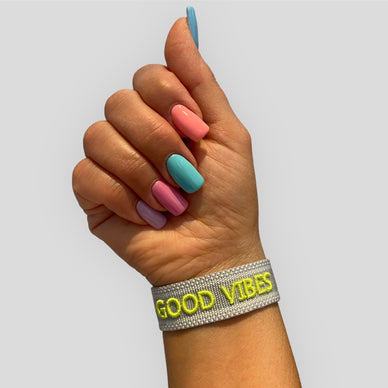 GOOD VIBES - Bestickte Armbänder