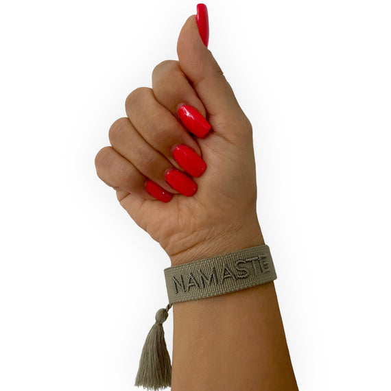 NAMASTE - Bestickte Armbänder