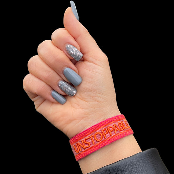 UNSTOPPABLE - Bestickte Armbänder