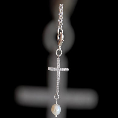 Charm Kreuz mit Süsswasserperle