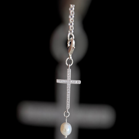 Charm Kreuz mit Süsswasserperle